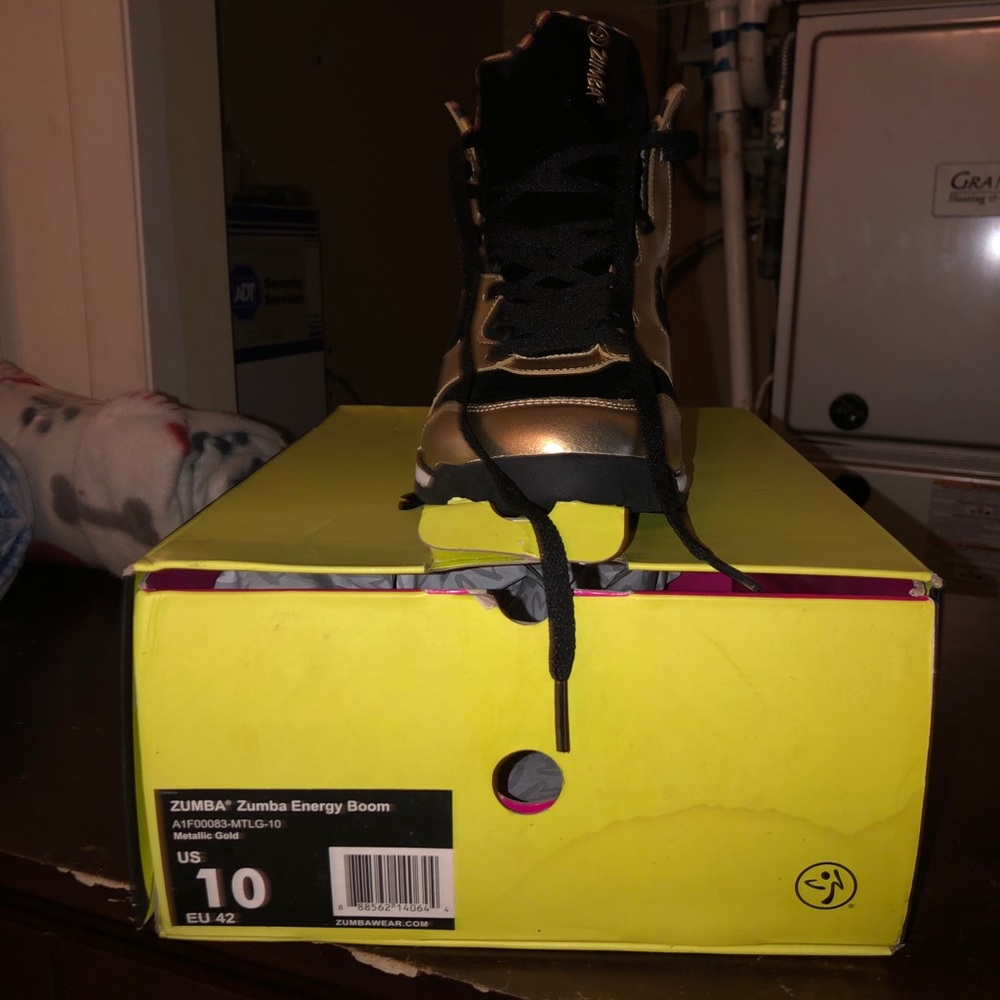 Shoes - Picture 2 of 4